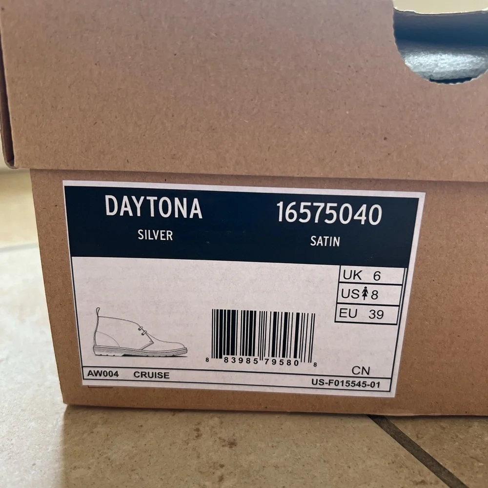 Dr Martens Dayton Silver Gray Satin Lace-Up Shoes Women’s UK 6 / USA 8 BRAND NEW - Picture 10 of 10